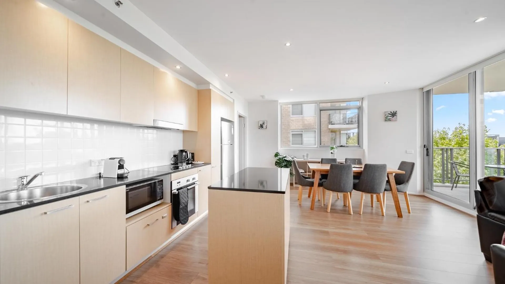 Stylish 1-Bed Flat With Pool Bbq & Sauna Access Canberra 0*,